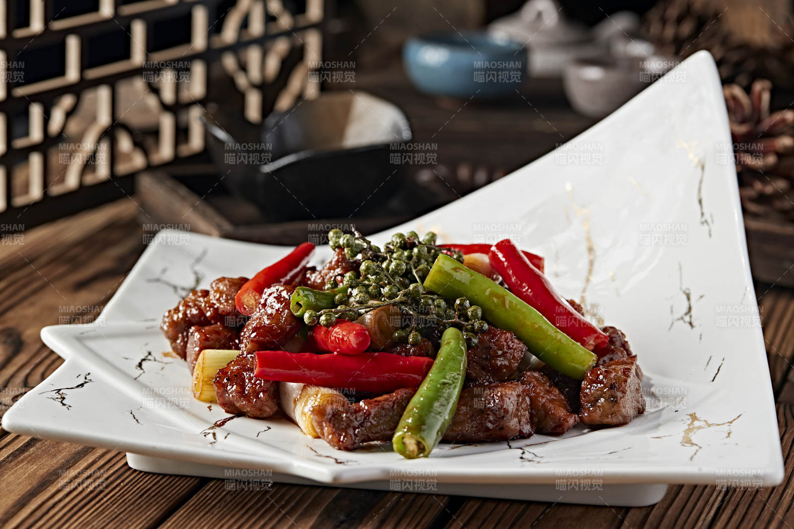 藤椒椒麻葱烧杭椒牛仔粒