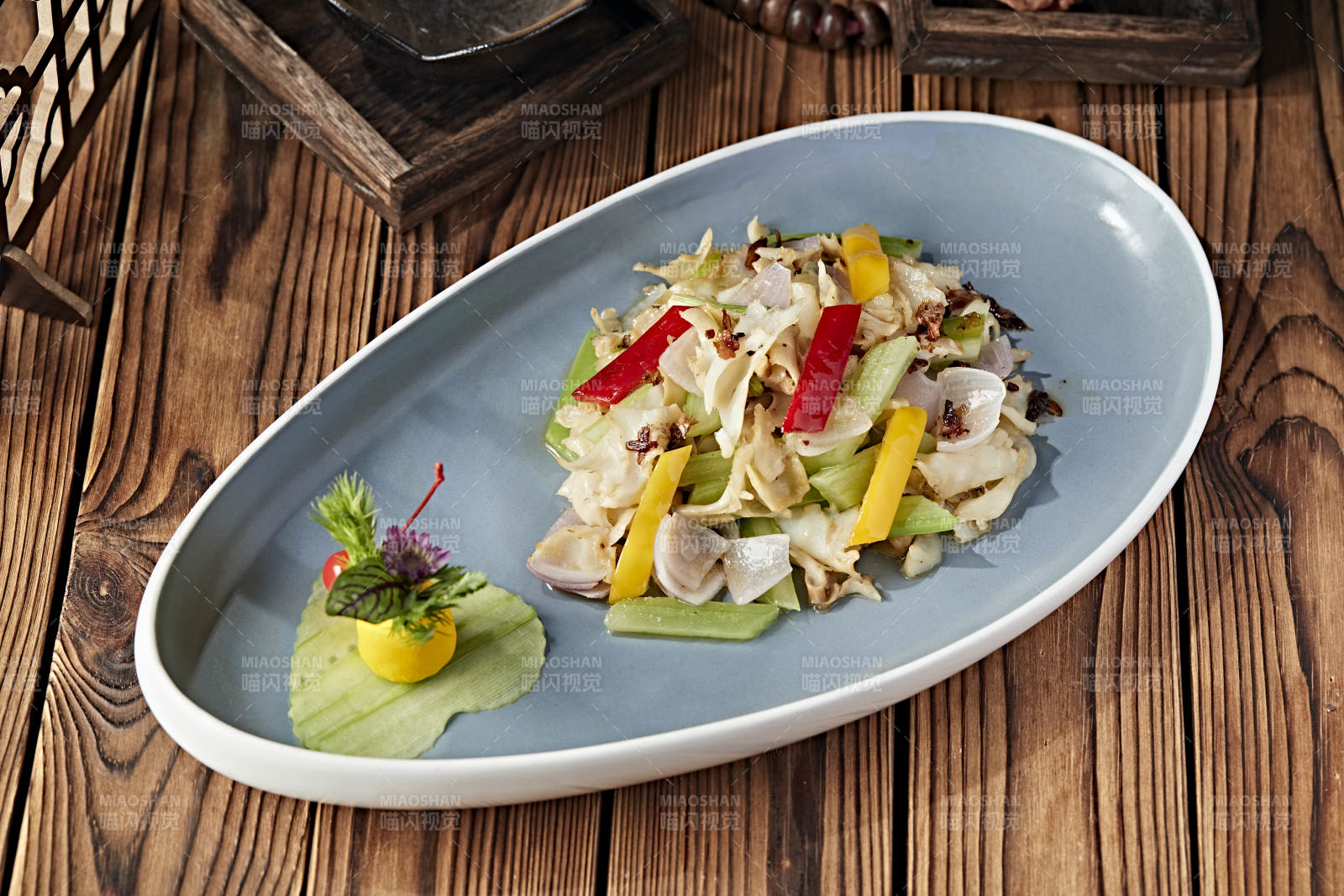 彩椒西芹百合炒螺片