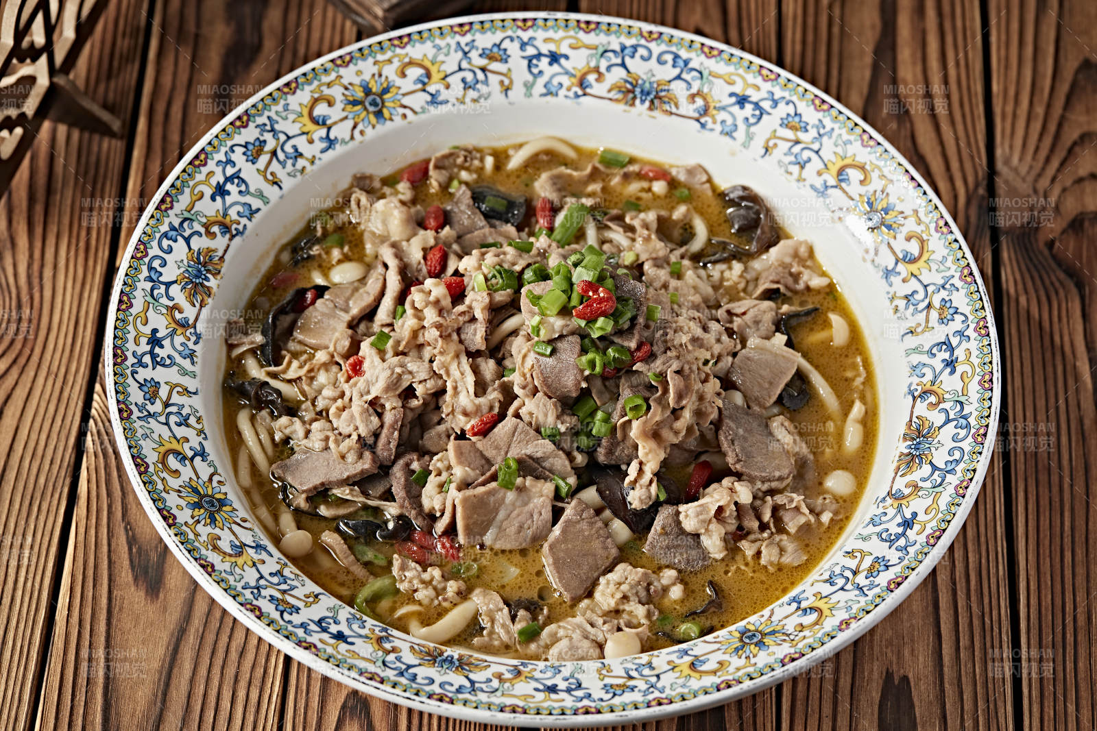 酸湯木耳白玉菇汆羊肉