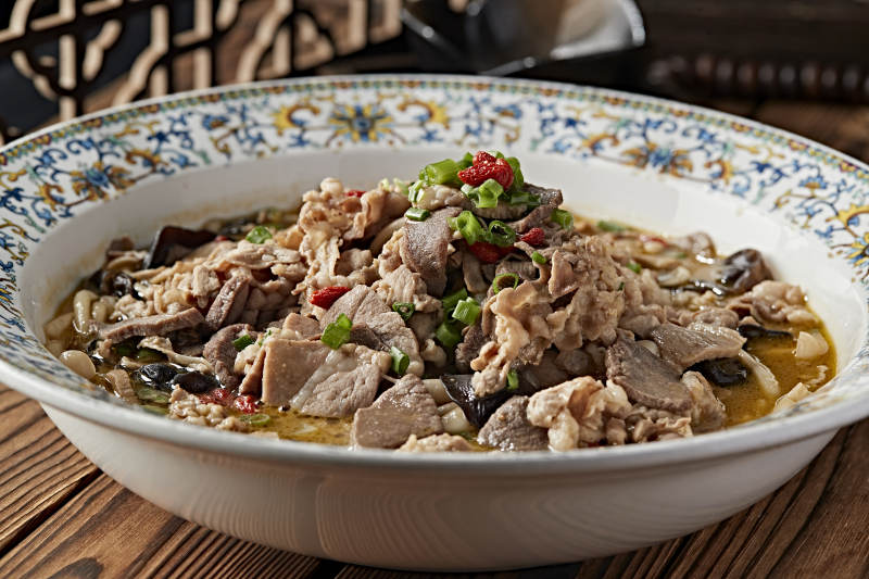 酸汤木耳白玉菇汆羊肉