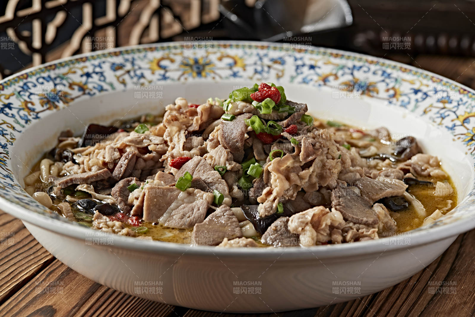 酸湯木耳白玉菇汆羊肉