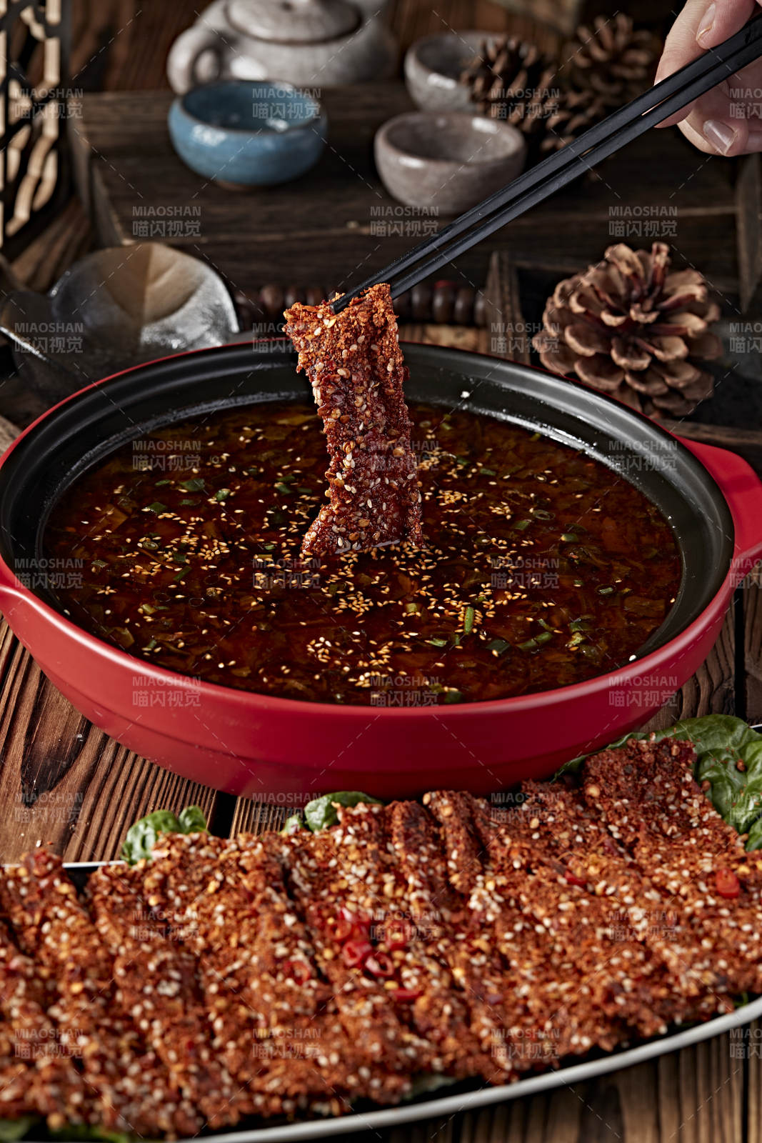 香辣老壇酸菜鍋底涮重慶麻辣牛肉片