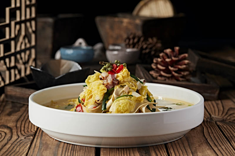 上汤娃娃菜干豆腐配金华火腿粒