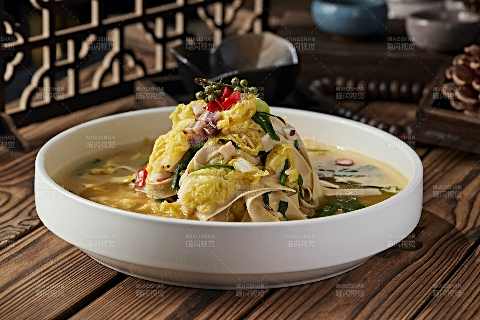 上汤娃娃菜干豆腐配金华火腿粒