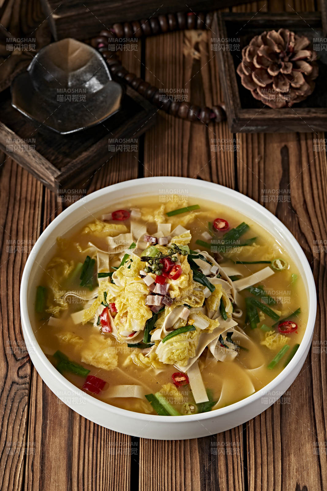 上汤娃娃菜干豆腐配金华火腿粒