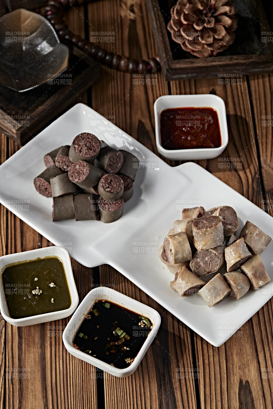 蒙餐蘸酱血肠白肠肉肠拼盘