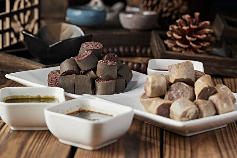 蒙餐蘸酱血肠白肠肉肠拼盘