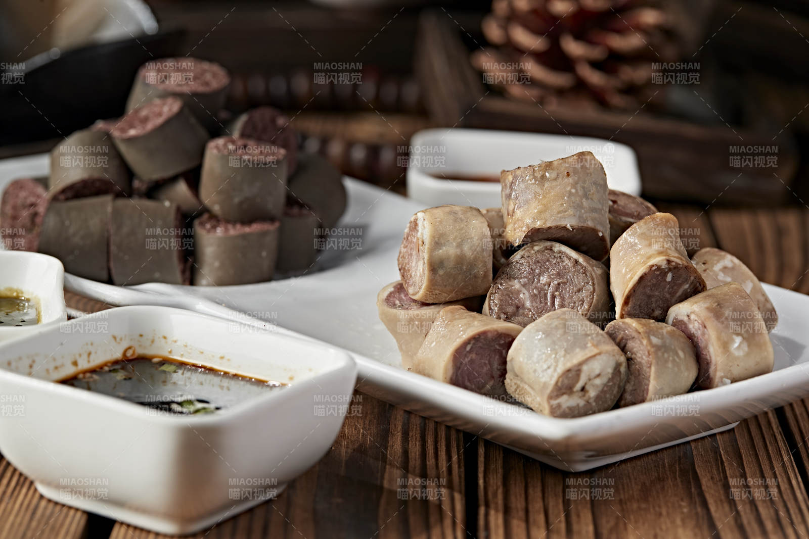 蒙餐蘸酱血肠白肠肉肠拼盘