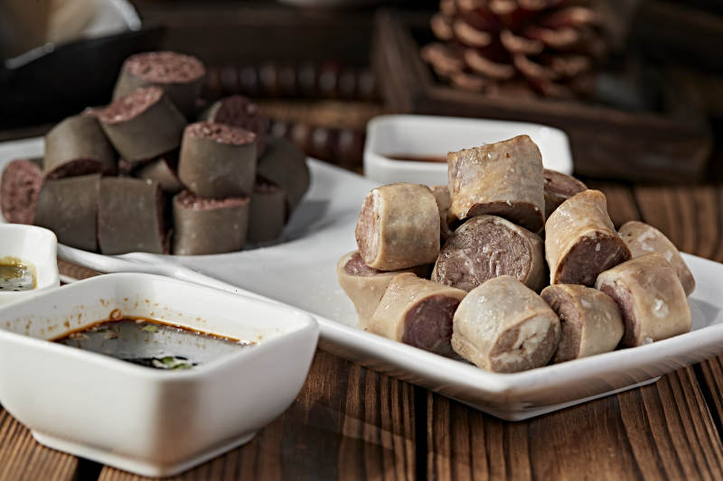 蒙餐蘸酱血肠白肠肉肠拼盘