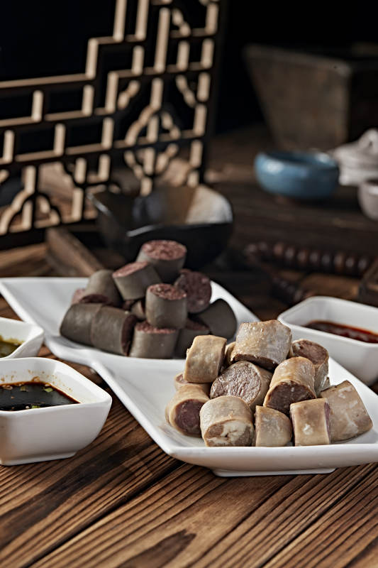 蒙餐蘸酱血肠白肠肉肠拼盘