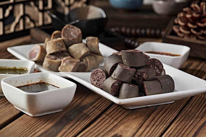 蒙餐蘸酱血肠白肠肉肠拼盘