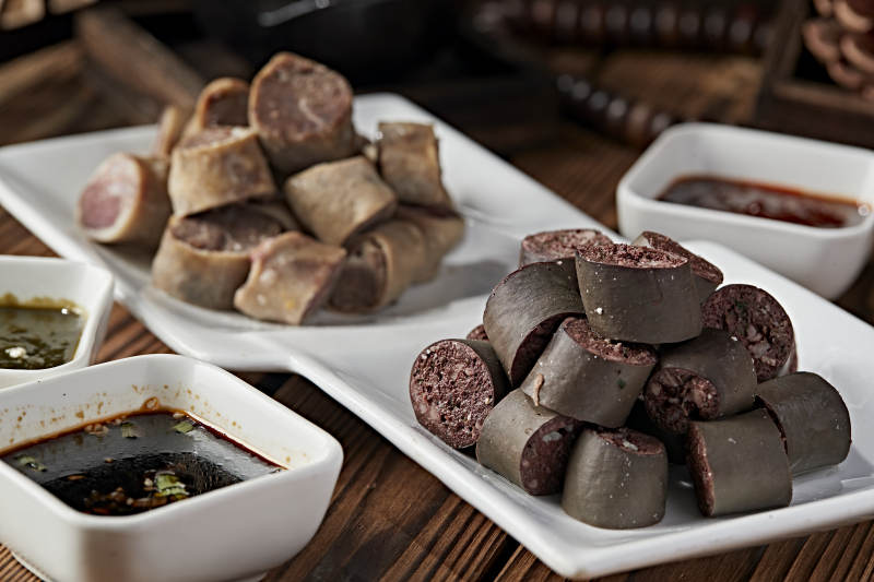 蒙餐蘸酱血肠白肠肉肠拼盘