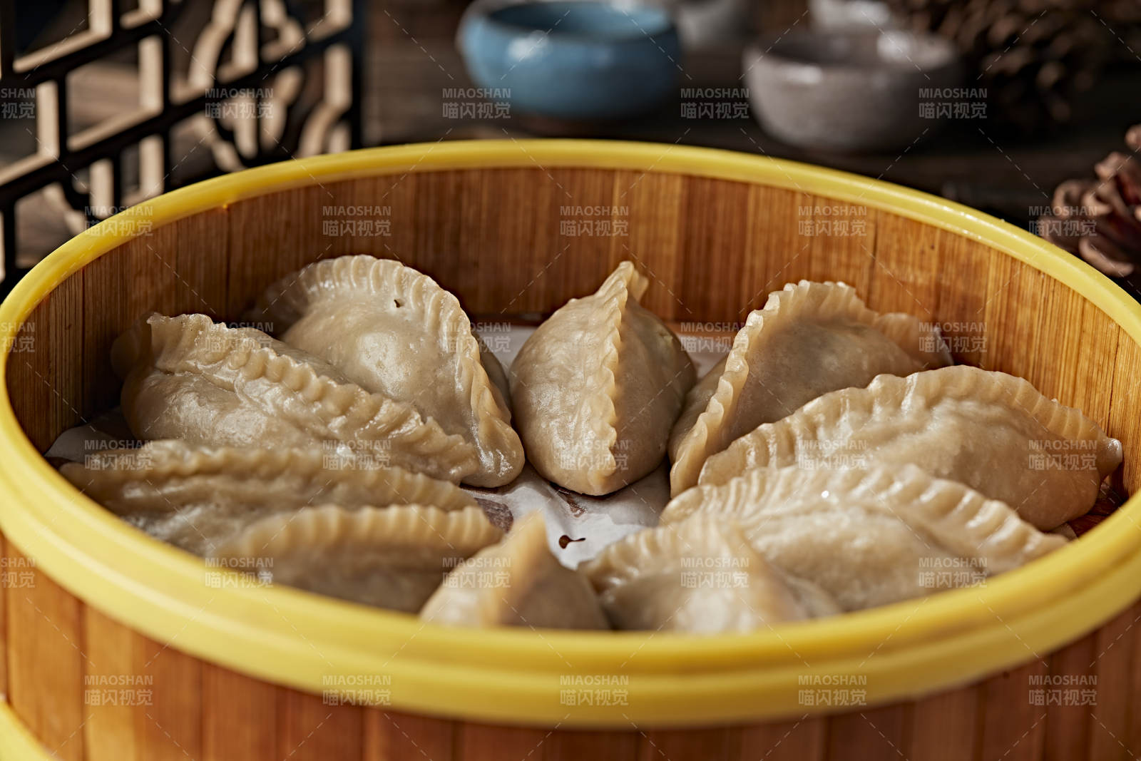 籠屜裝的莜面蒸餃