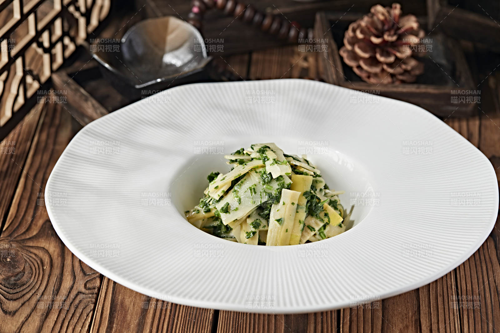 荠菜沫拌春笋片