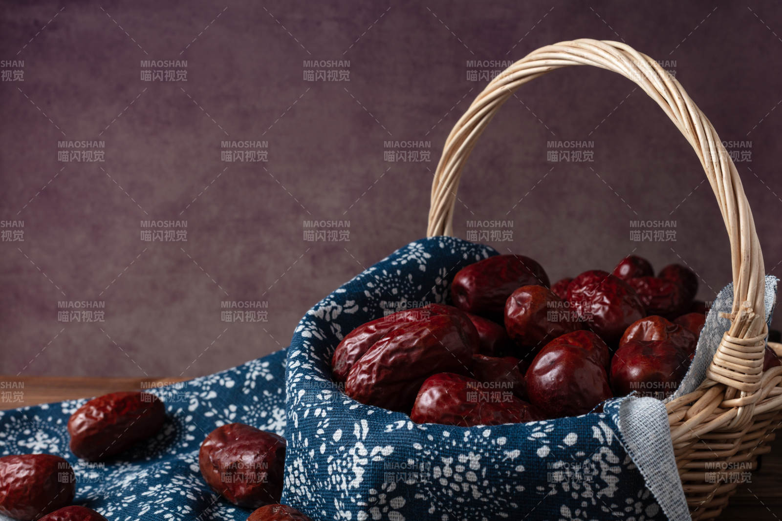 红润枣子满篮香