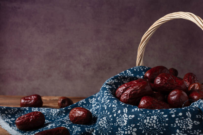 红枣静物图