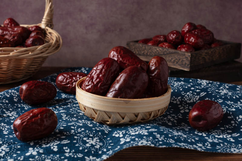 红枣静物图