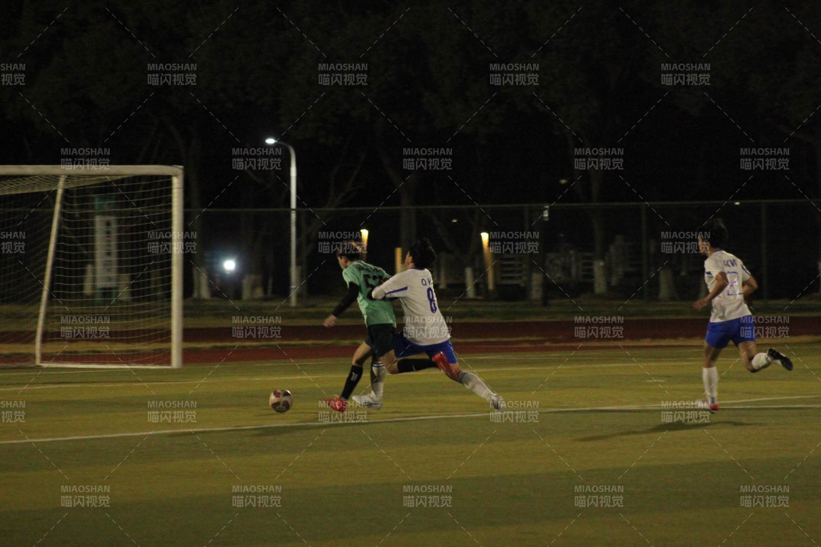 夜战足球激烈对决