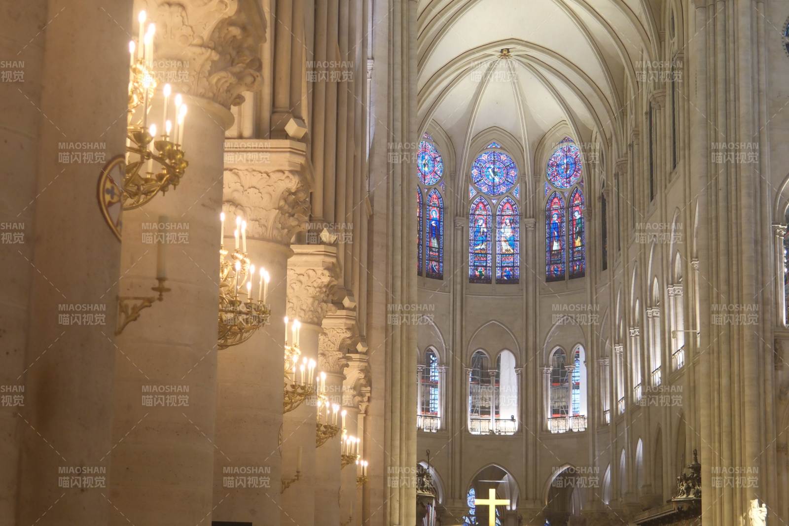 巴黎圣母院内景