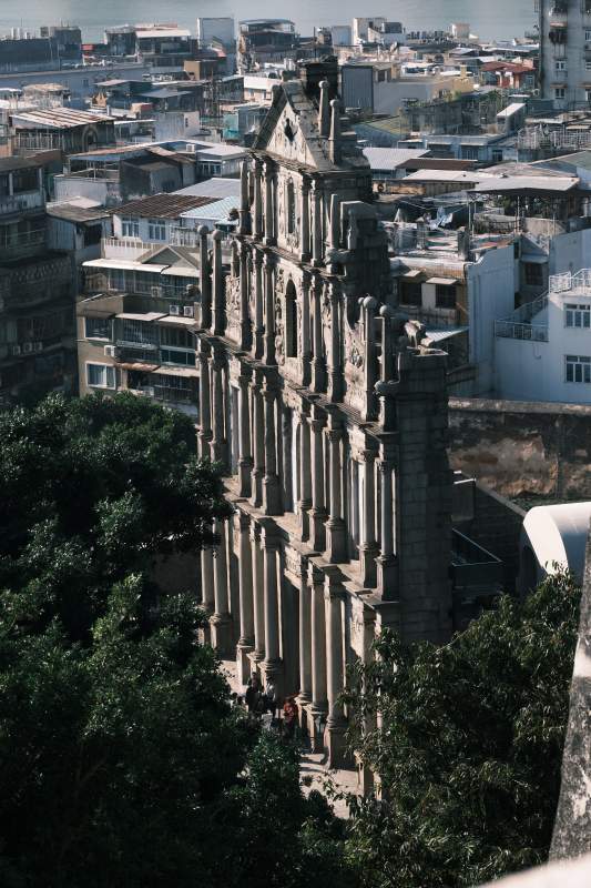 大三巴牌坊矗立城中