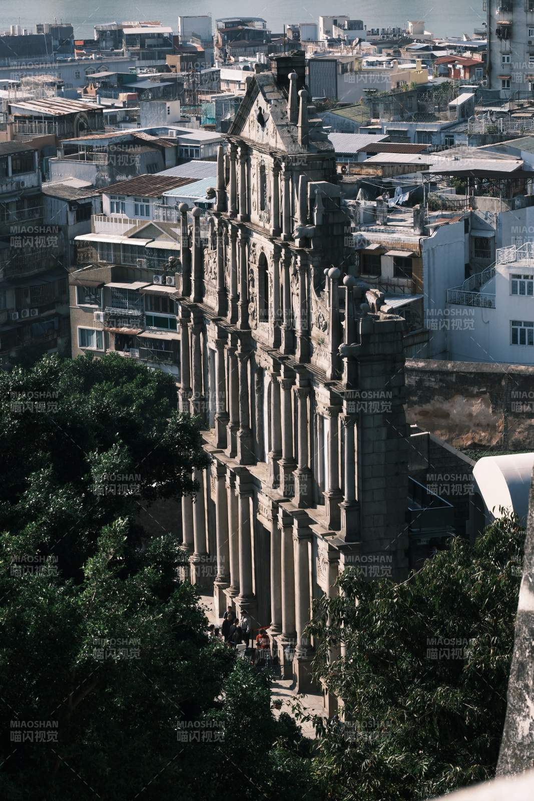大三巴牌坊矗立城中