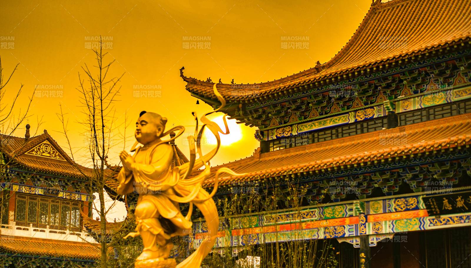 河北霸州大悲禅寺—金佛寺前雕像