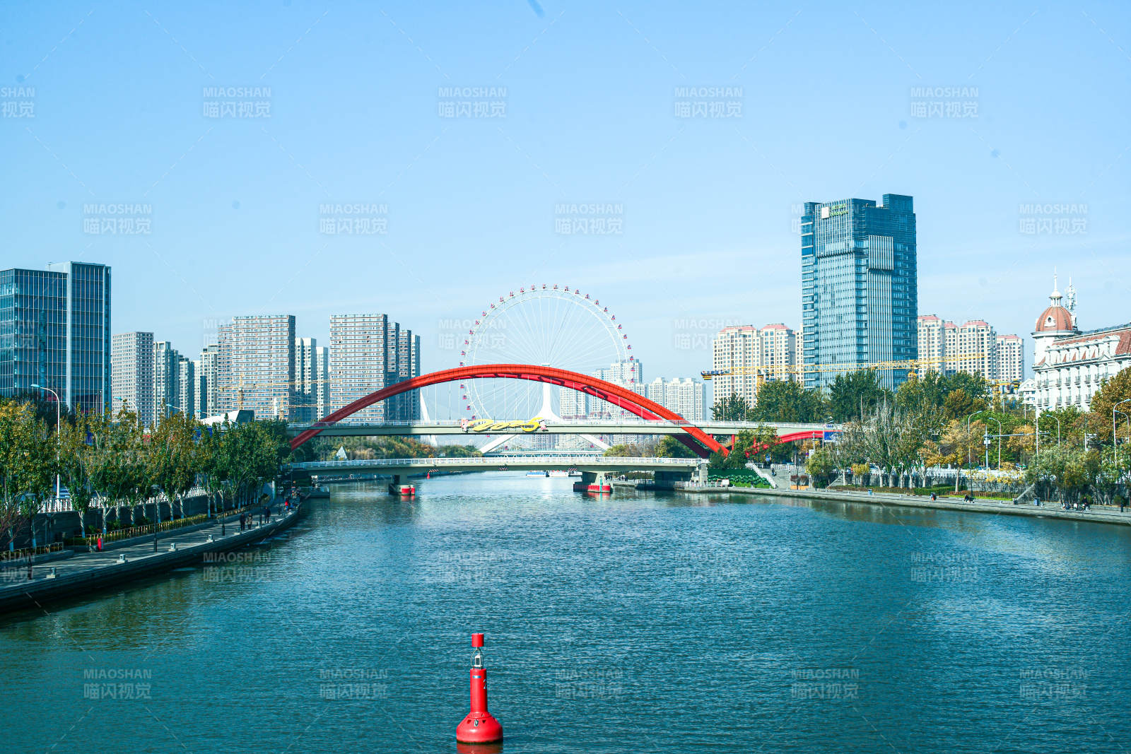 天津城市河景与红桥