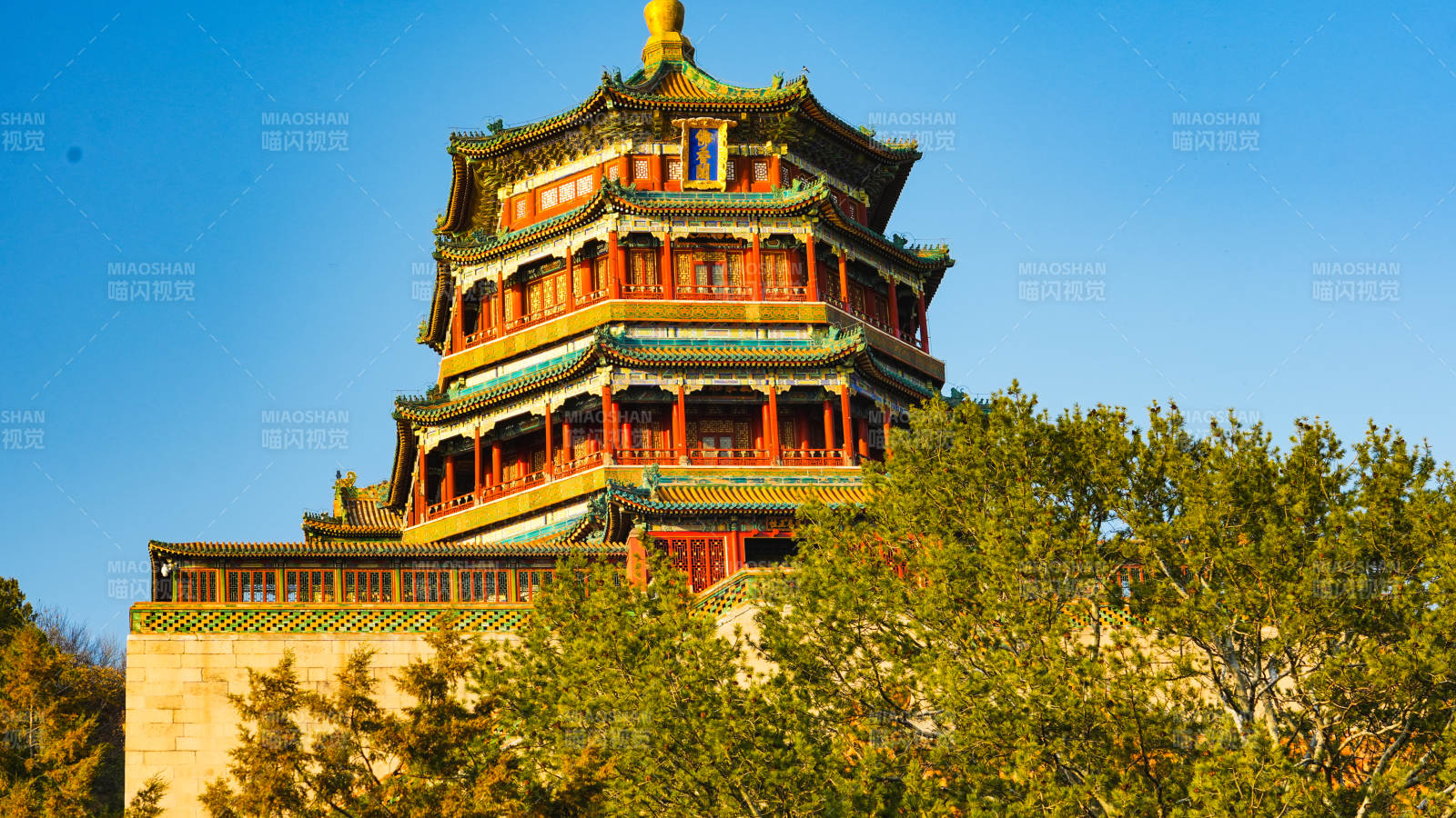 蓝天下的颐和园佛香阁