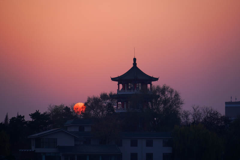 莱西月湖公园揽月楼落日