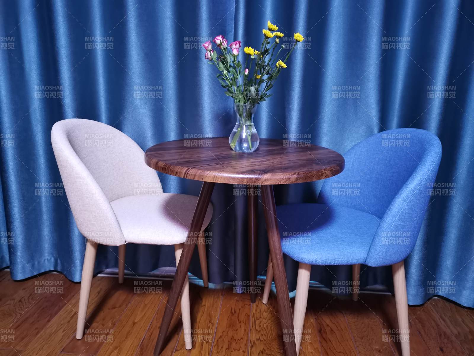 温馨双人餐桌椅