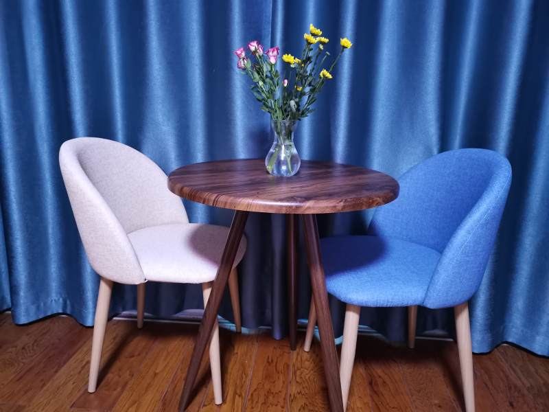 温馨双人餐桌椅