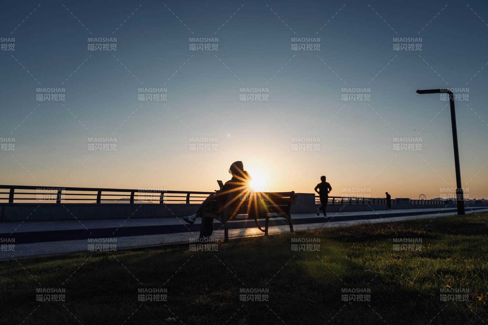 夕阳下的静谧时光