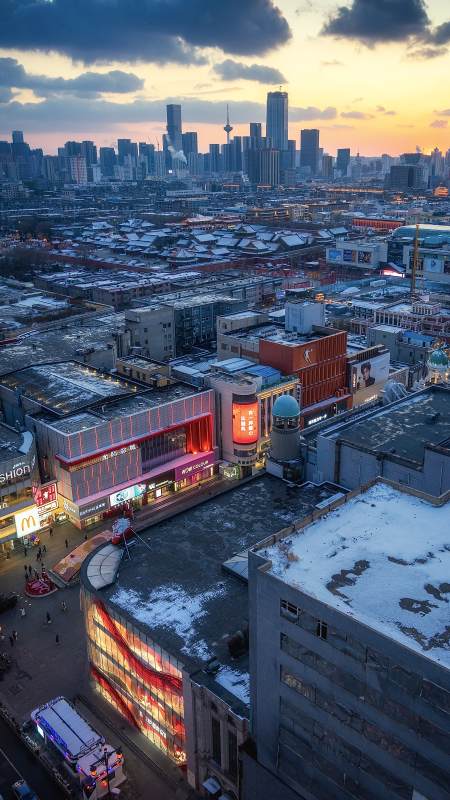 城市黄昏雪景