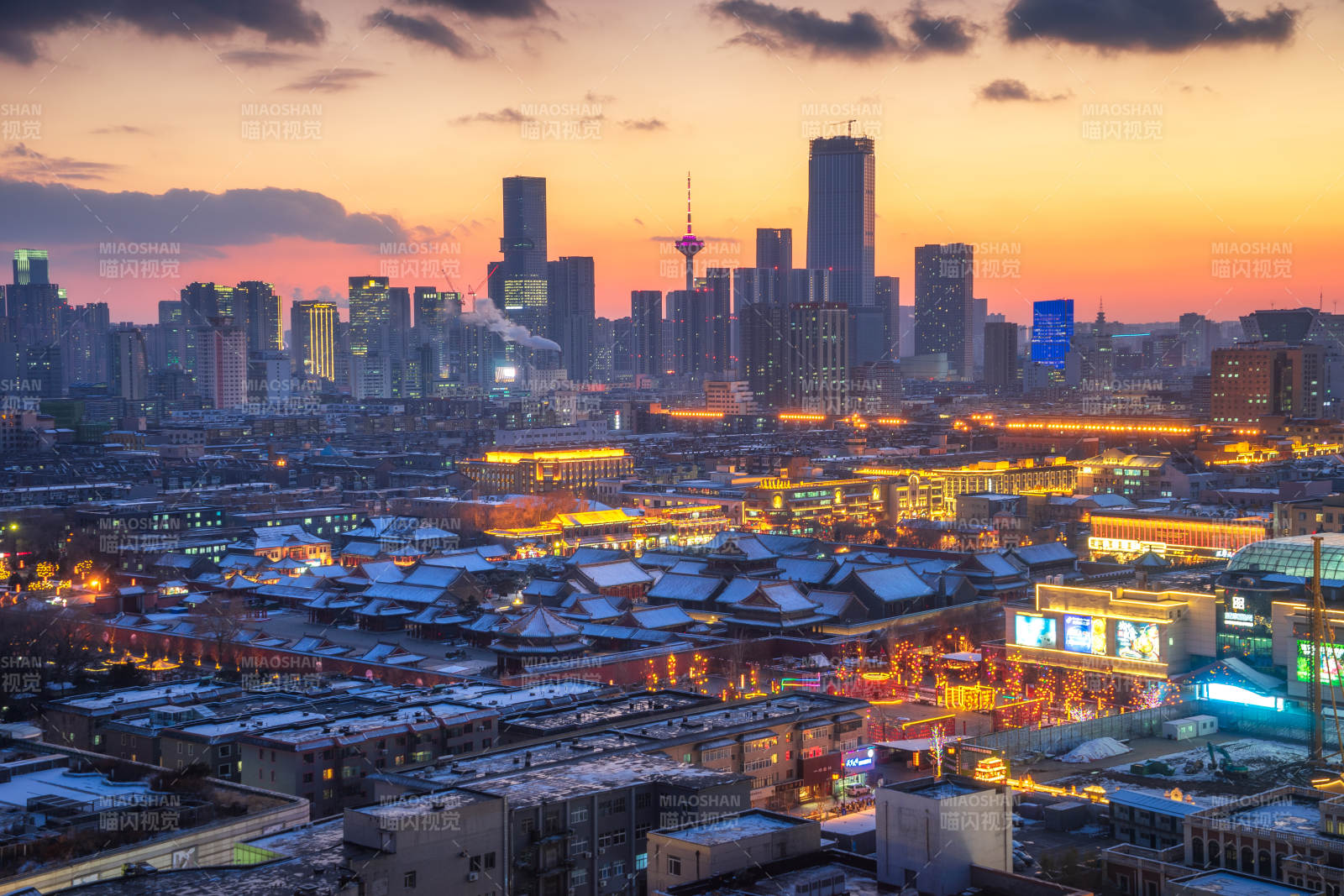 城市夜景璀璨辉煌