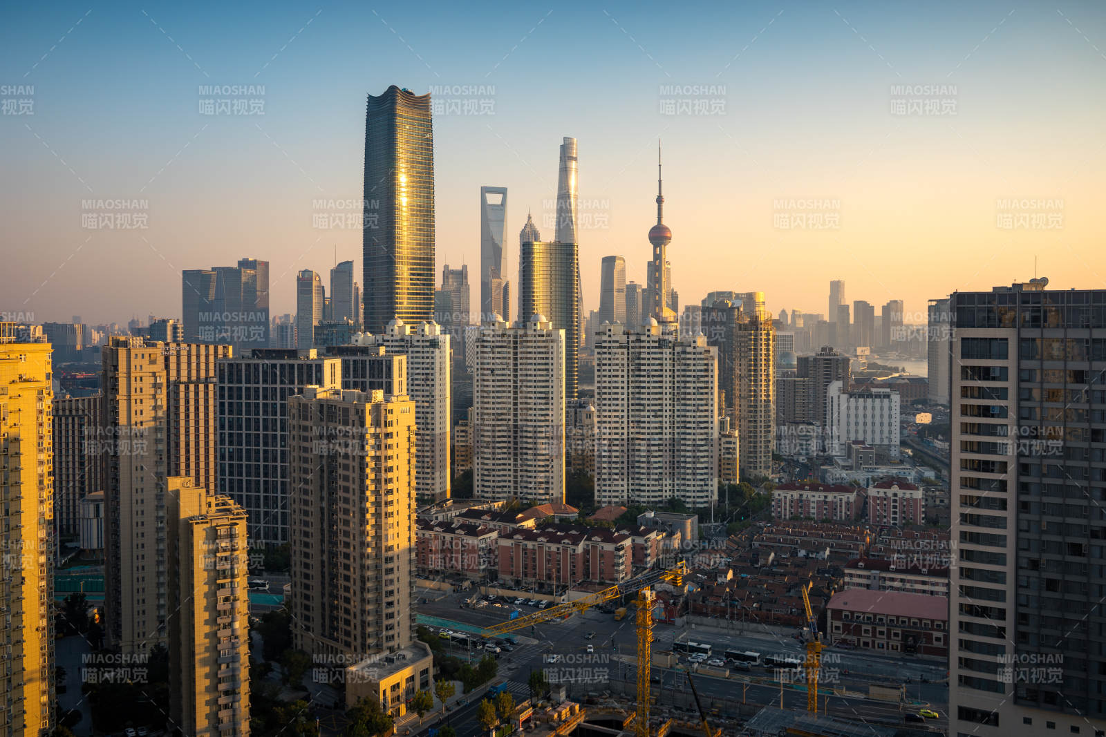 上海城市天际线晨光