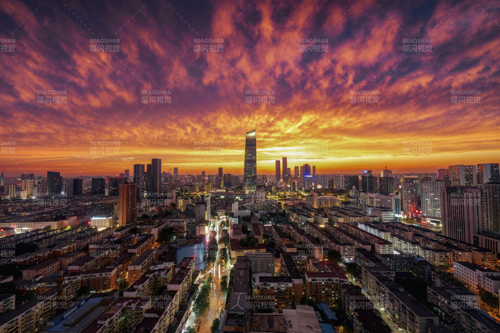 城市暮色璀璨