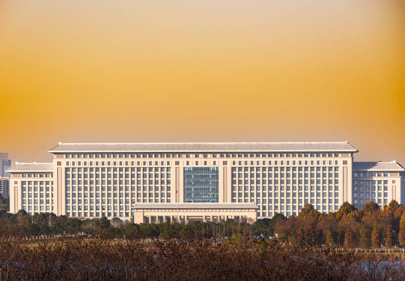 宏伟建筑晨光中安徽省政府大楼