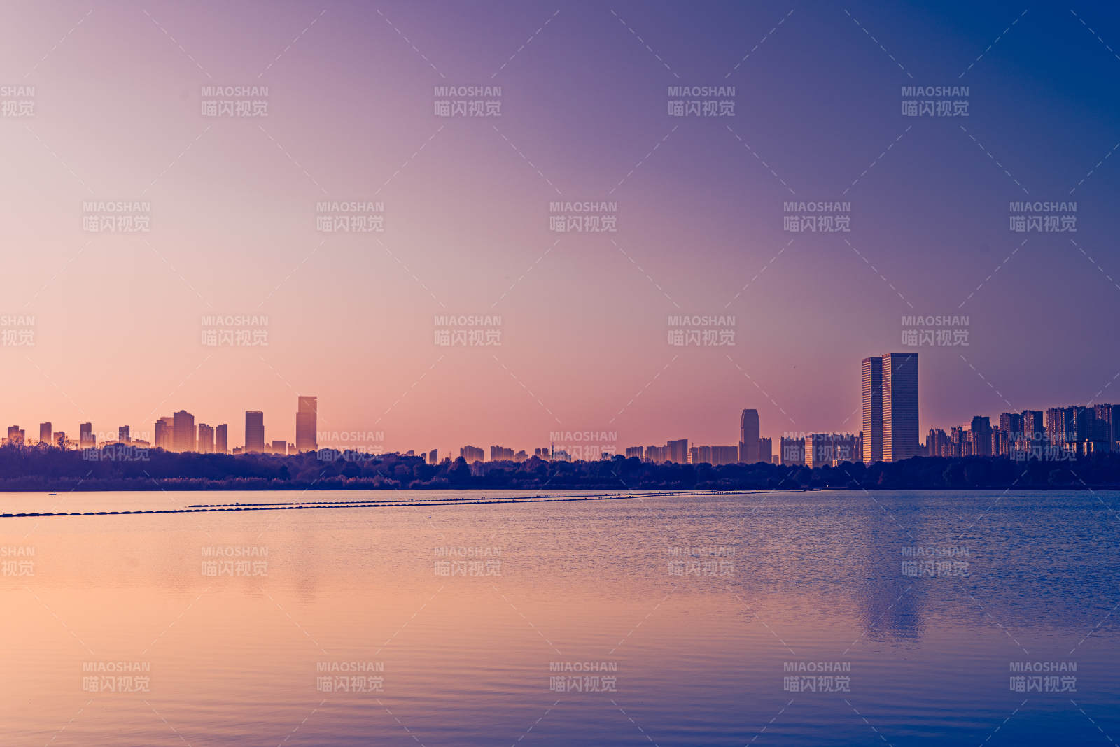 湖畔城市暮色方兴湖