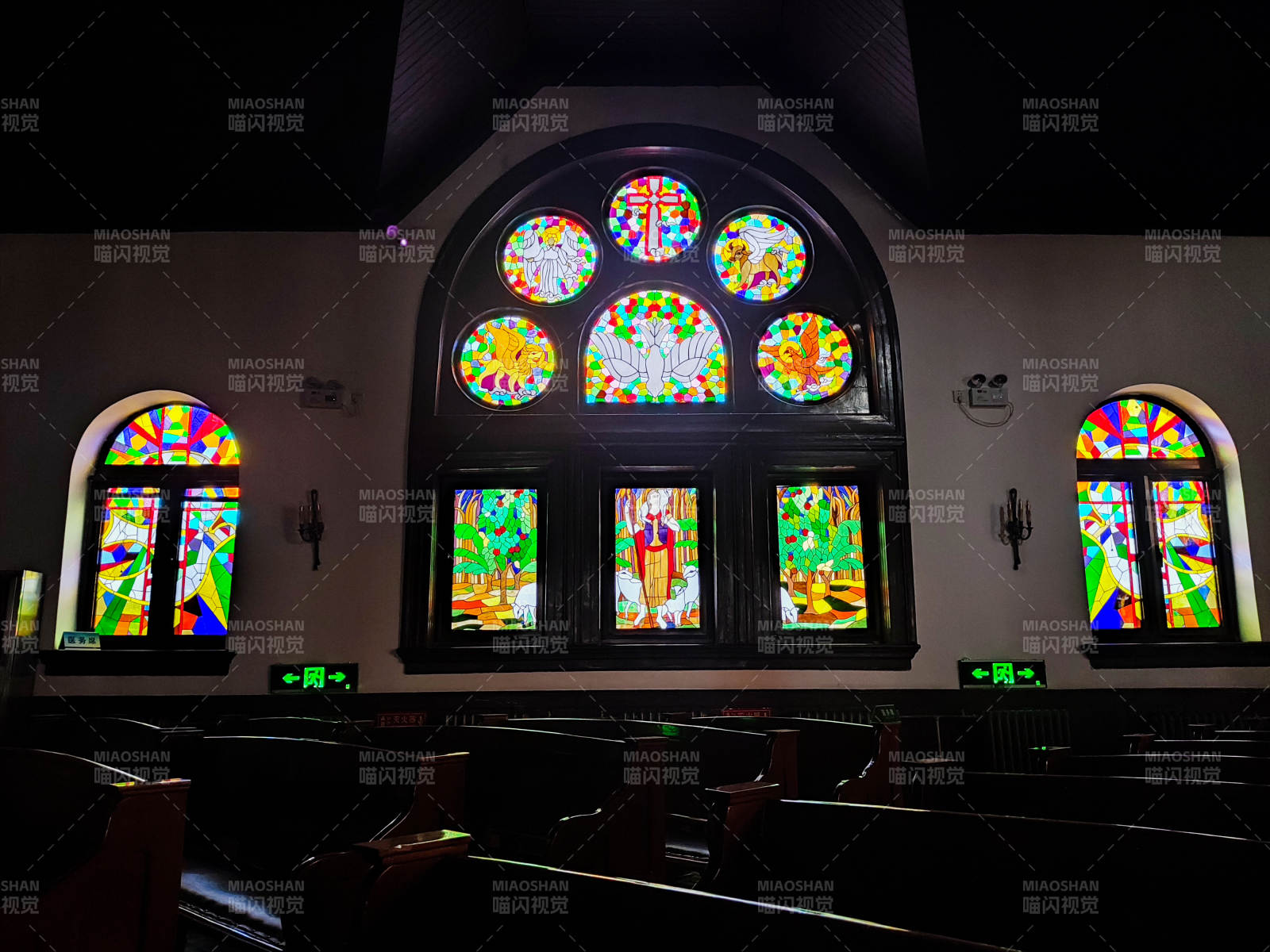 北京亚斯立堂彩窗教堂静谧之美