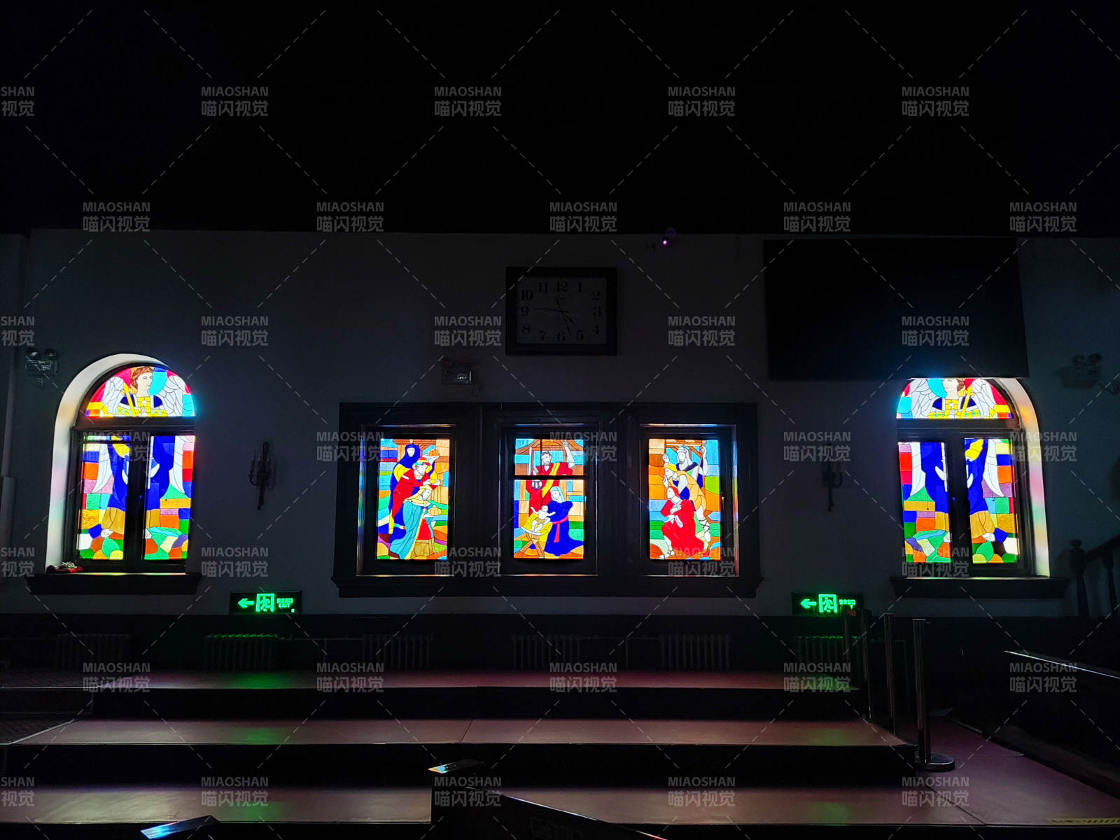 北京亚斯立堂彩色玻璃窗夜景