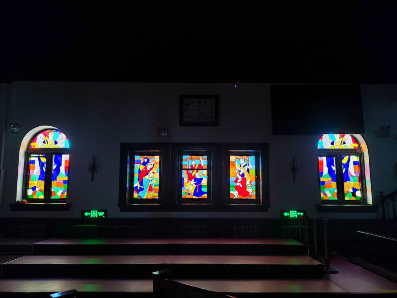 北京亚斯立堂彩色玻璃窗夜景