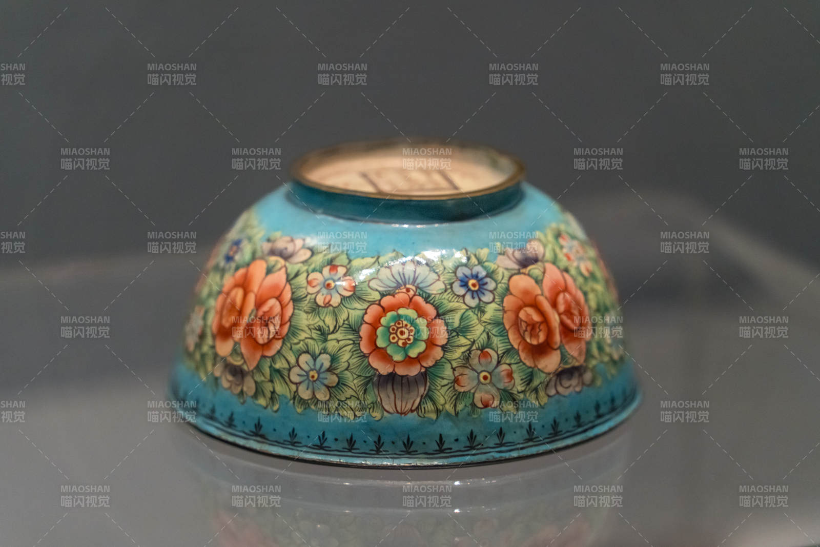 广东省博物馆藏清代铜胎画珐琅彩绘花卉瓷碗