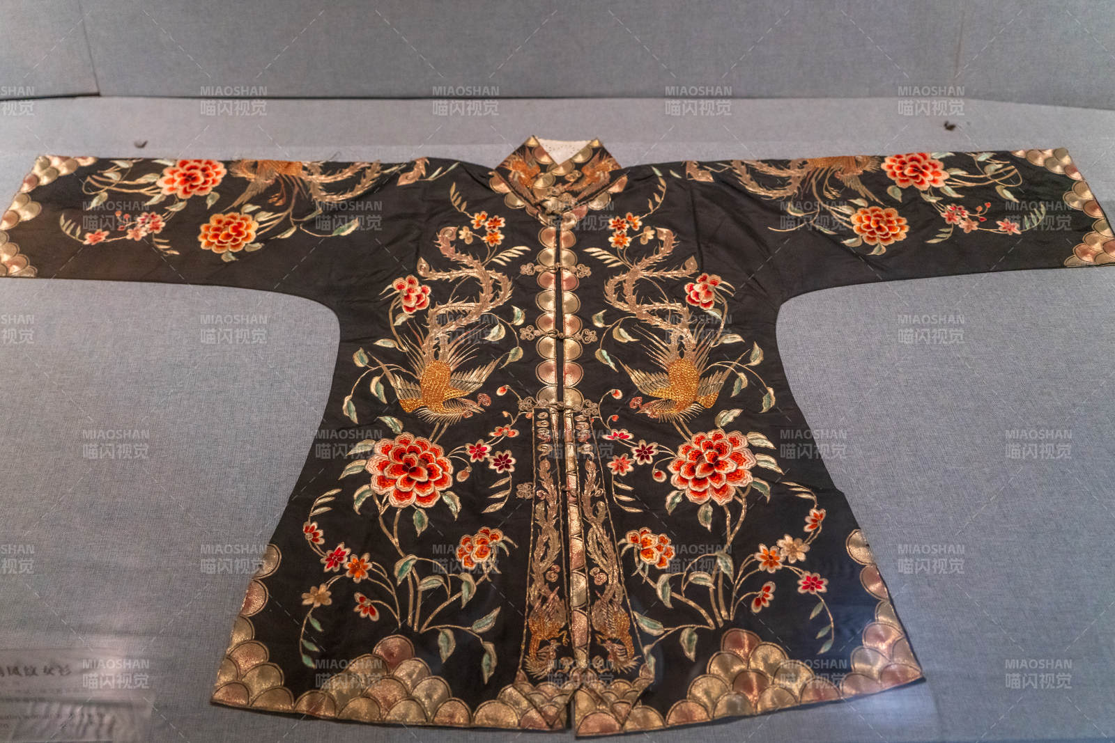 广东省博物馆民国时期黑缎广绣风纹女衫