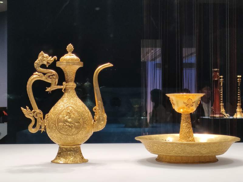 扬州大运河博物馆 金器展陈 龙纹壶与杯