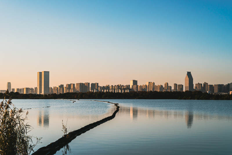 湖畔城市剪影方兴湖