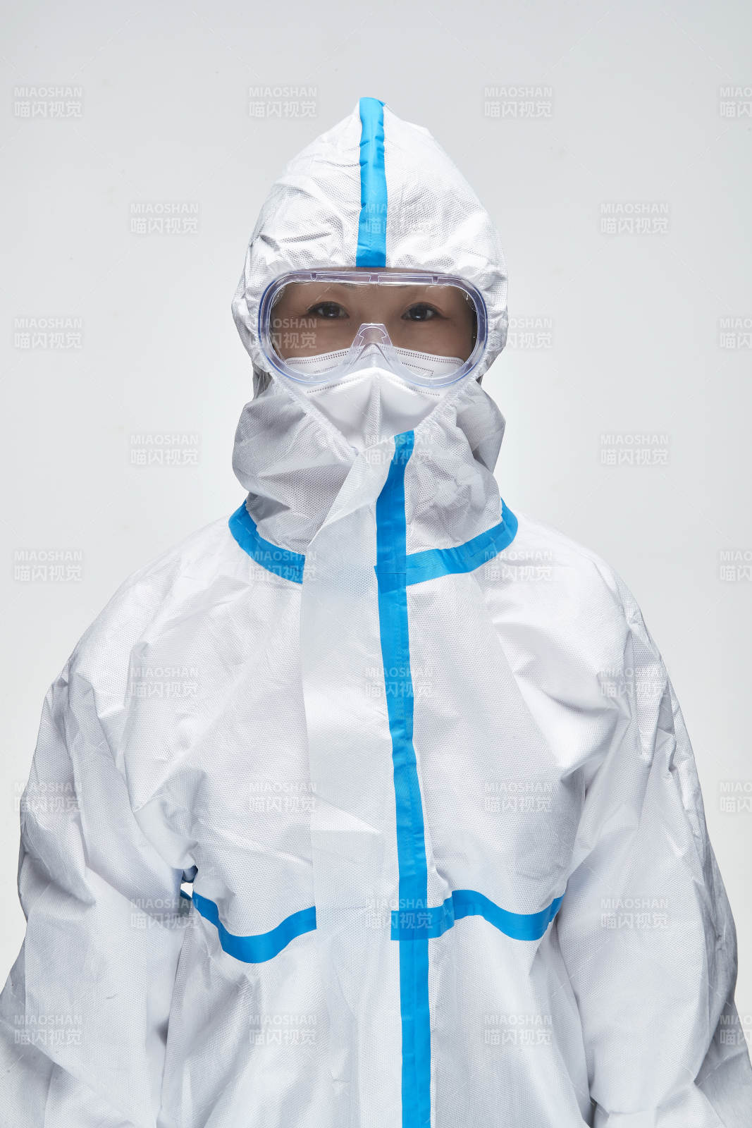 防护服人员特写
