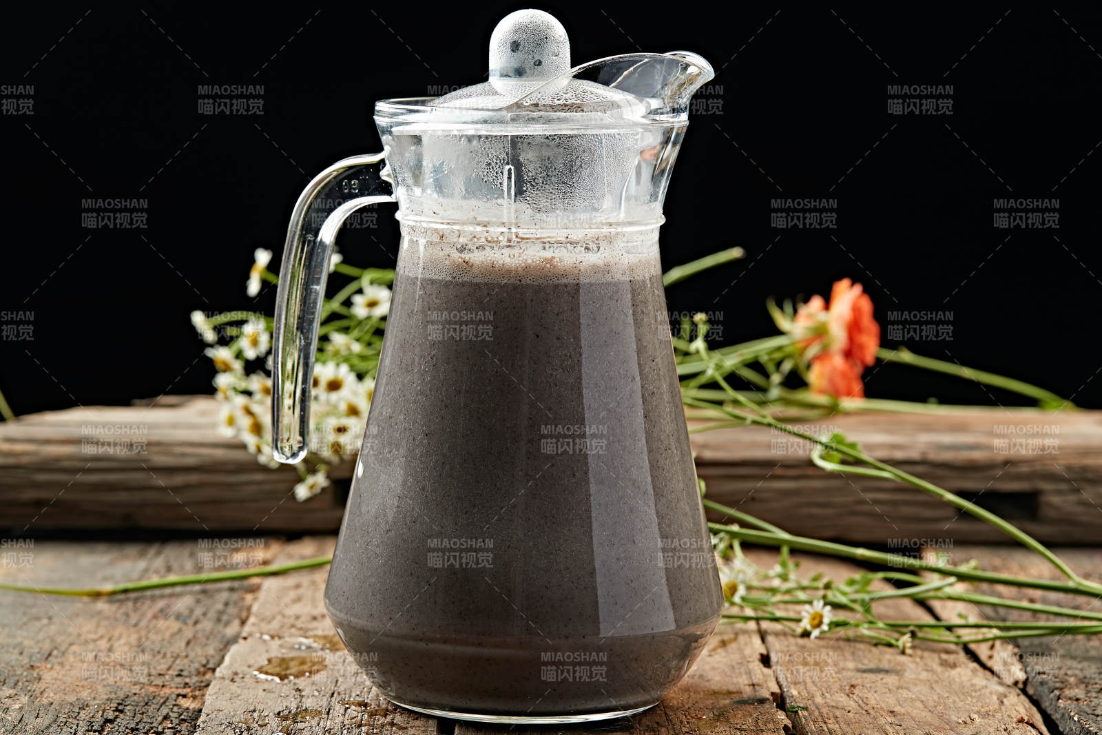 黑咖啡壶静物