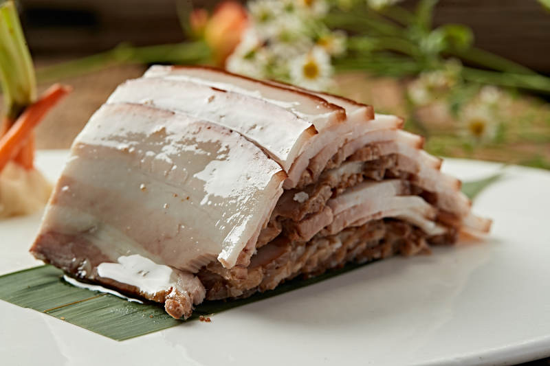 五花肉切片摆盘