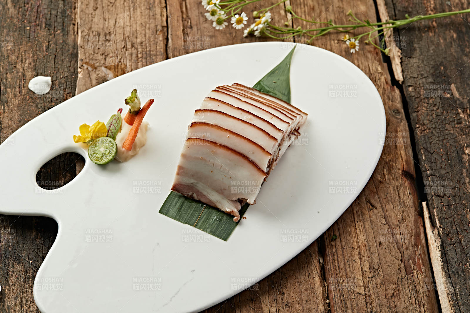 精致肉卷配蔬果