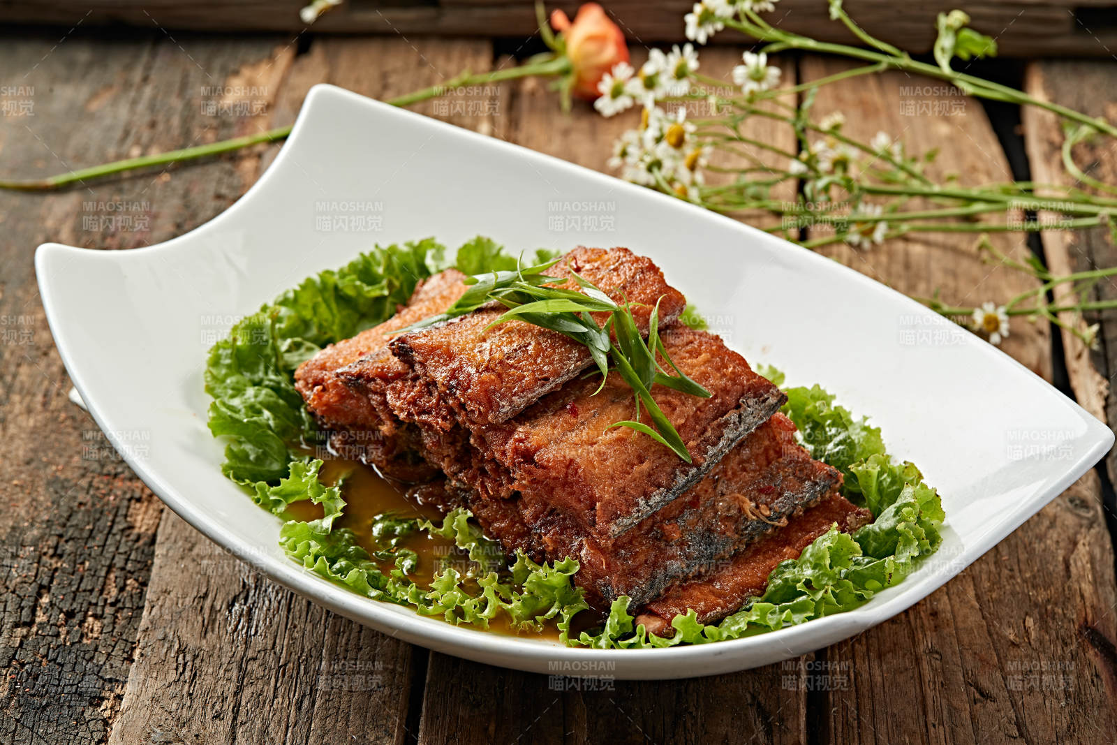 香煎三文鱼配生菜